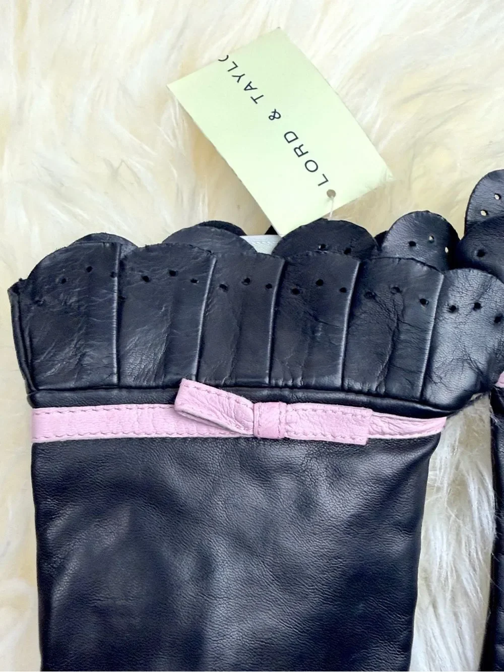 Lord & Taylor Black Leather Gloves Size 8 Pink Trim Bow Scalloped Cuff NWT Vtg